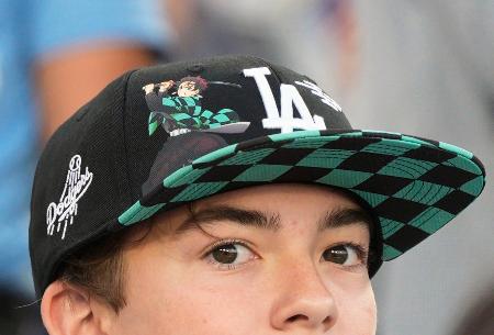 ドジャース、鬼滅の刃とコラボ イラスト付き帽子を来場者に配布 | 高知新聞