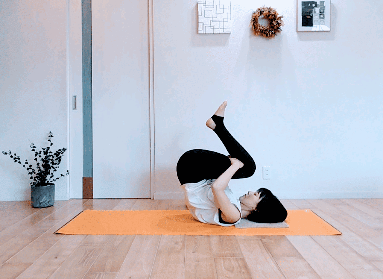 究極の若返りポーズ】をスムーズに！鋤のポーズでお尻を無理なく上げる