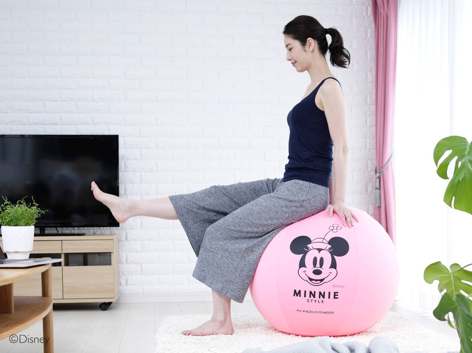 ミッキー＆ミニーとヨガ気分！心弾む、ディズニーデザインのヨガマット