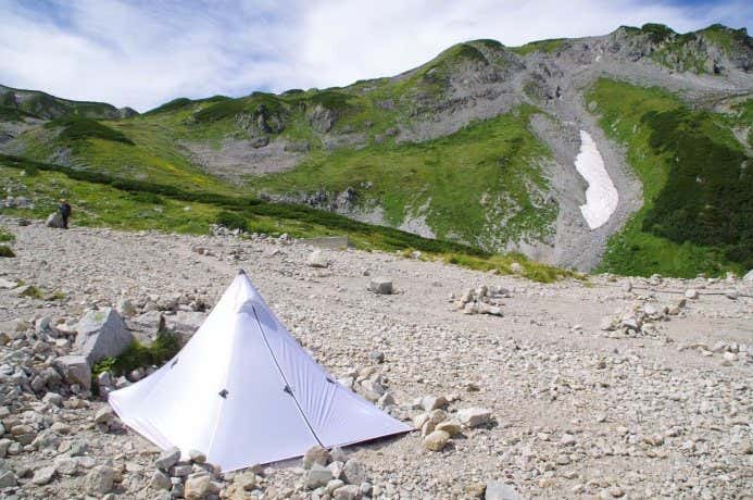 担いで軽い、見て美しい、寝て広々！ ULハイカー憧れのローカスギア