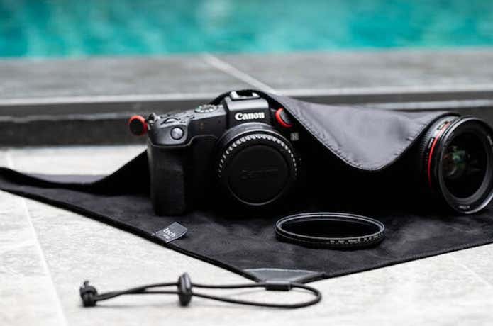 身軽にカメラを持ち出そう！大切な機材を包んで運ぶ、質実剛健な