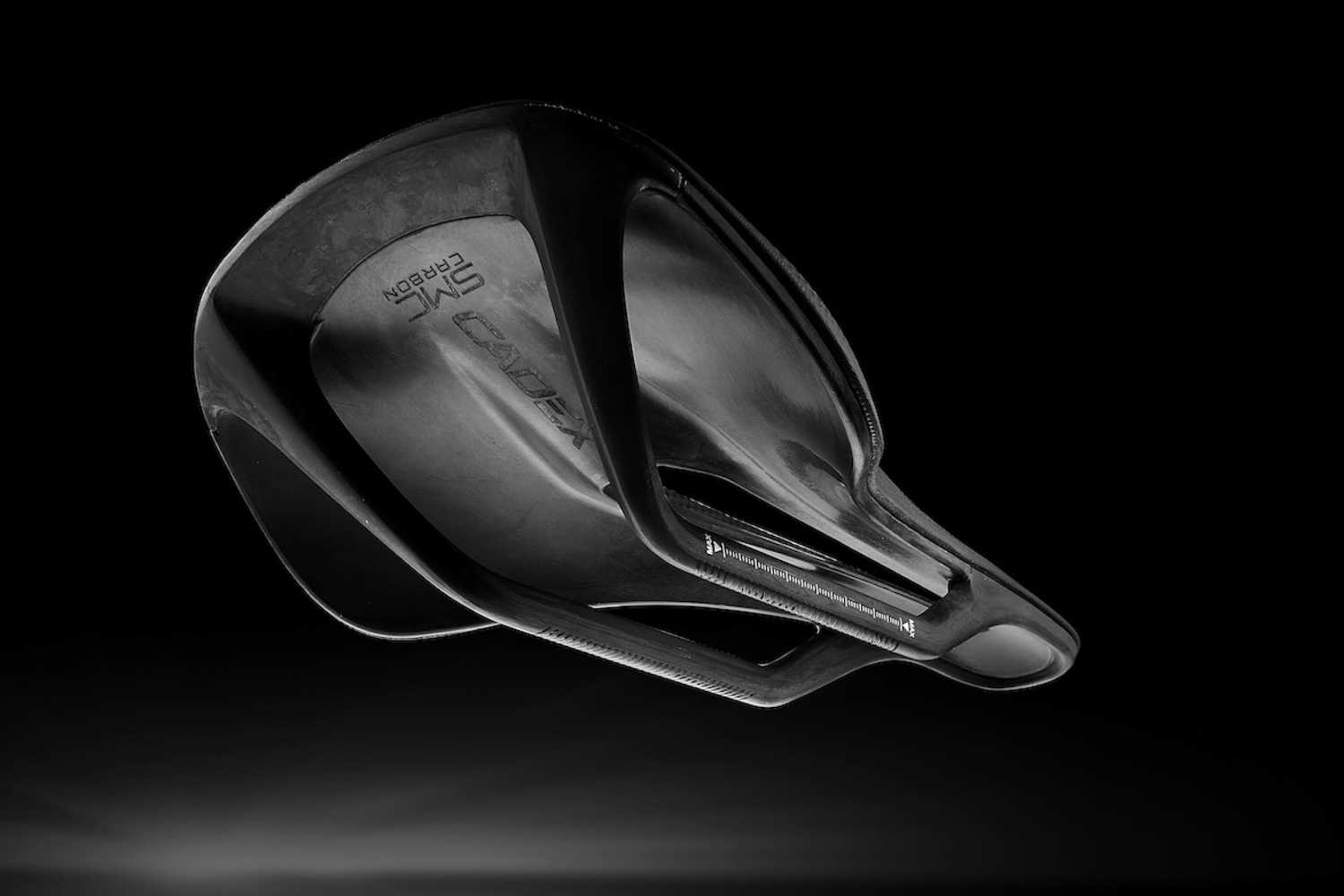 CADEX AMP 3D SADDLE 147gの軽さで究極の快適性を実現した次世代サドル