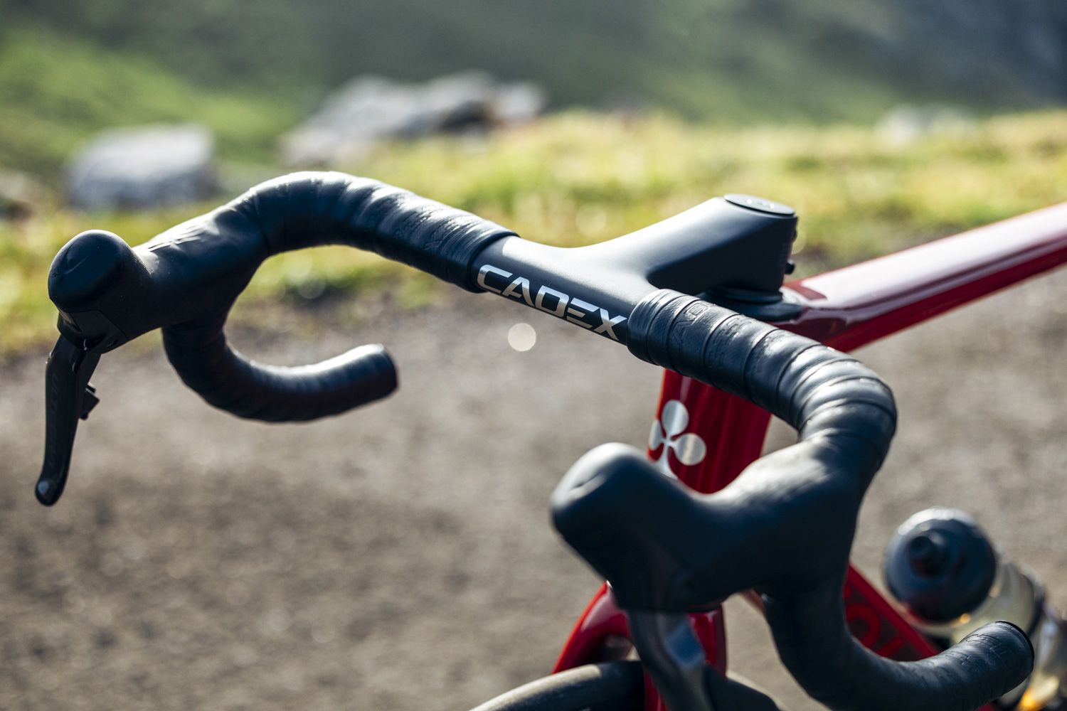 CADEX RACE INTEGRATED HANDLEBAR：1-1/8 inchコラム対応モデルを追加