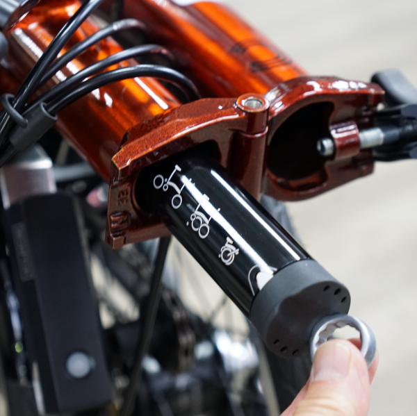 rompton【ブロンプトン】Cライン Explore Mid withRACK：フレイム