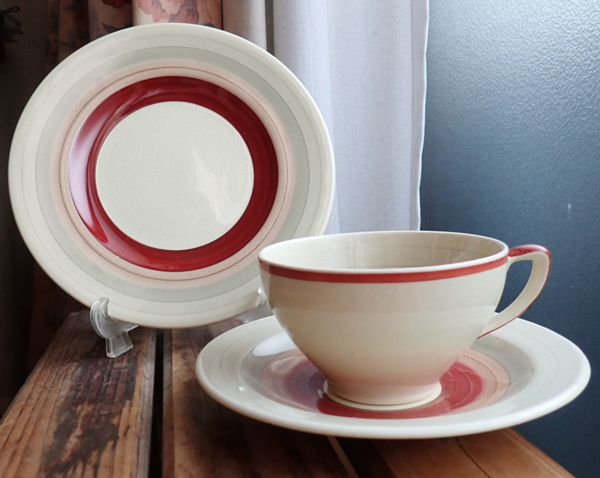 スージークーパーのウェディングリング、カップ＆ソーサー・トリオ