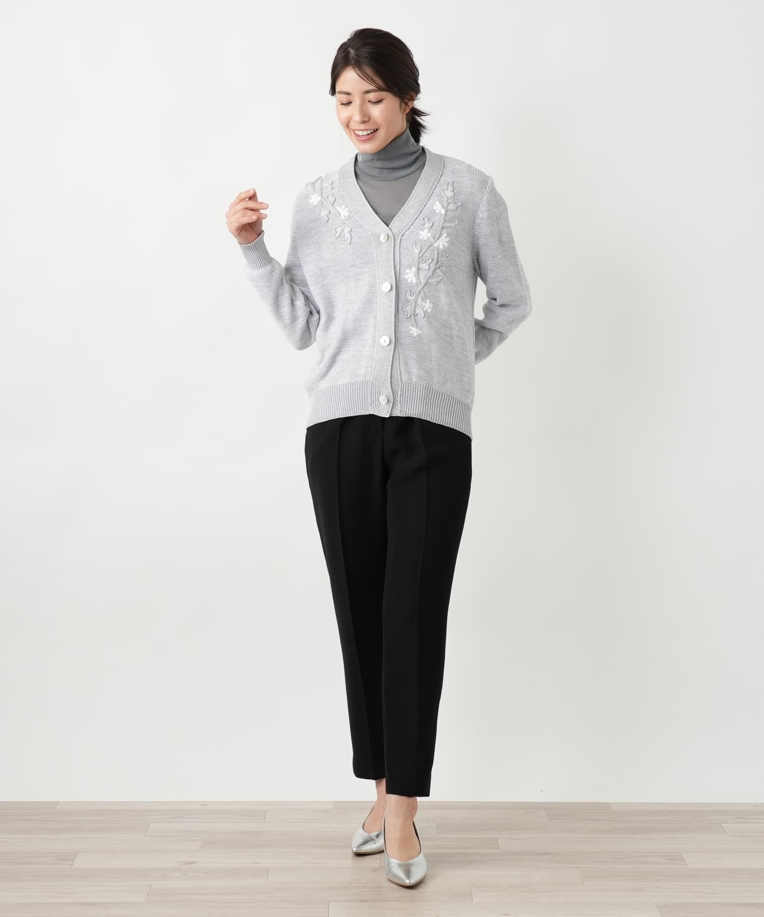 Vネックカーディガン【CORSINI & PROTI】|レリアン | レリアン公式