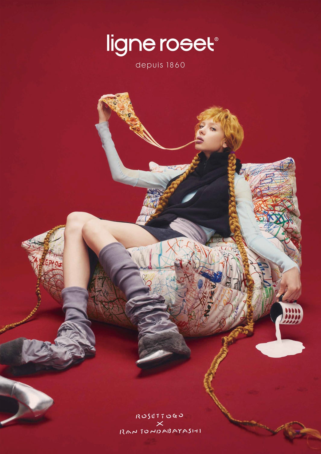 アートディレクター・とんだ林蘭手掛ける“試し書き”モチーフのソファ