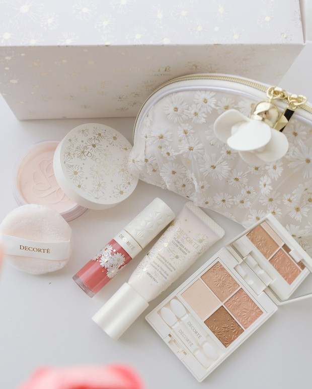 クリスマスコフレ2024】ポーチ付きクリスマスコフレ特集 | 集英社の