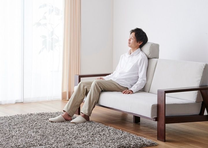 ウッド・ソファv02・2人掛け・3人掛け～直線的なフォルムに組み上げた