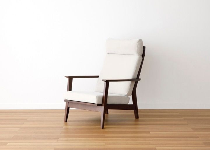 ウッド・ラウンジチェア ～特等席のような、抜群の座り心地を実現した