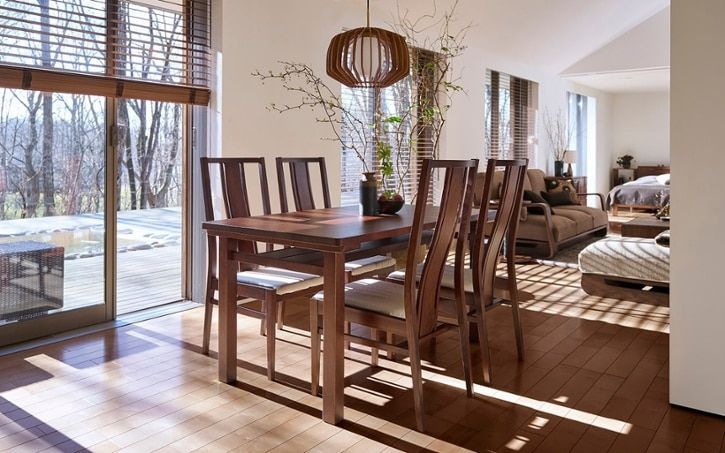 ダークブラウンのダイニングテーブル特集」穏やかな時間が流れる食卓