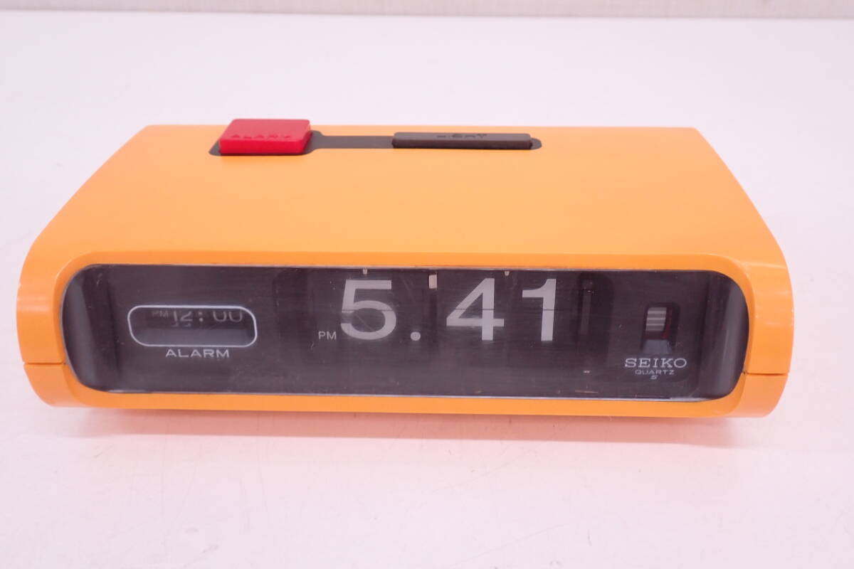 SEIKOパタパタ目覚まし時計 サービス付き 乾電池式オレンジ昭和レトロ