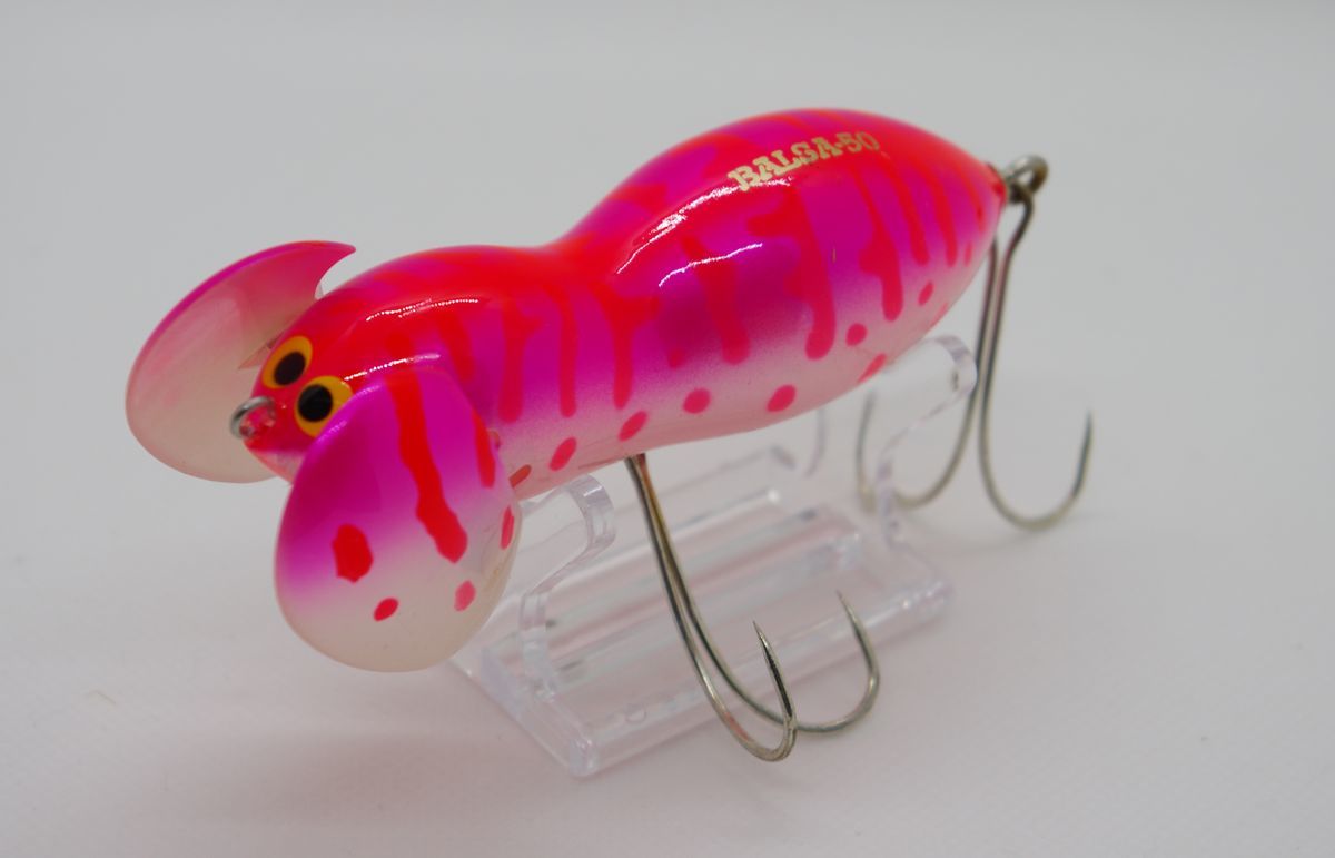 桐の大木から切り出して、一本、一本手作り、削り込んだエギです！