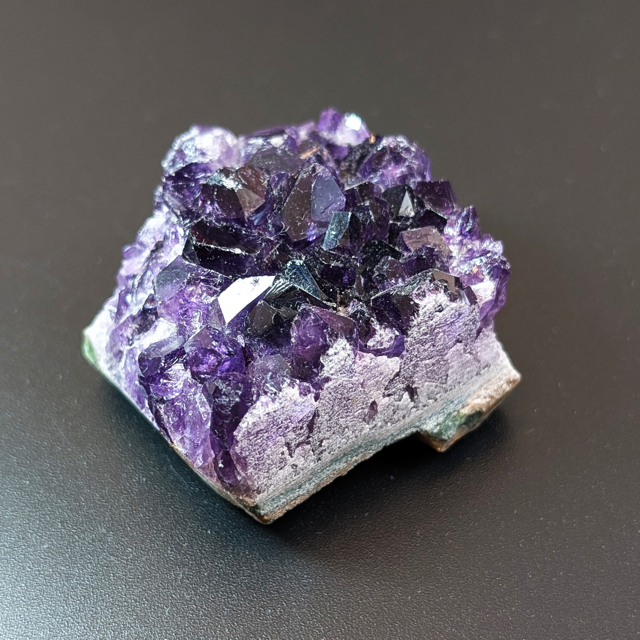 アメジストクラスター 天然原石 91g ウルグアイ産 濃い目の紫色で高