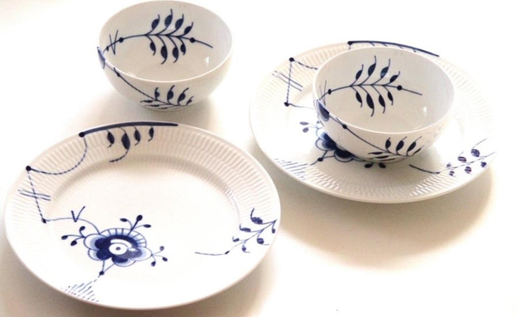 ロイヤルコペンハーゲンROYAL COPENHAGEN ブルーフルーテッド メガ