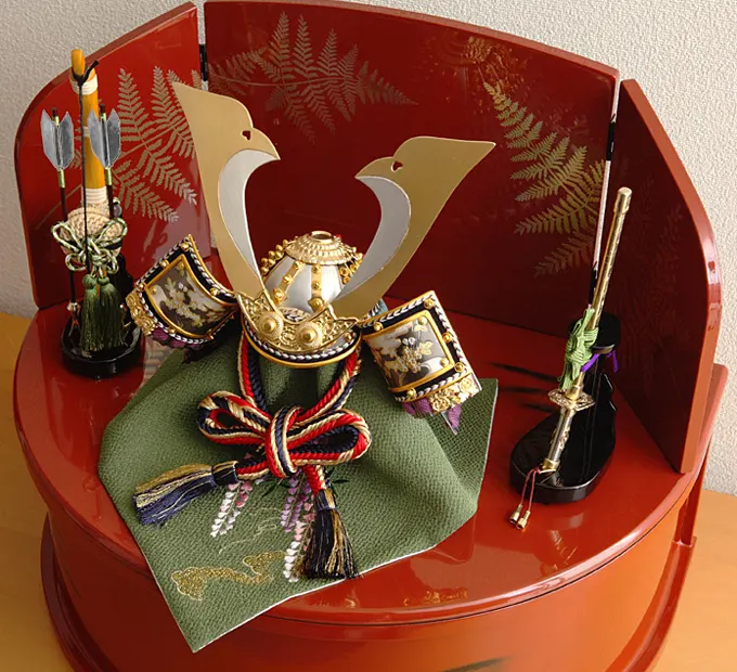 五月人形「金銀鍬形彫金の兜（収納タイプ）（WEB限定）」｜五月人形の