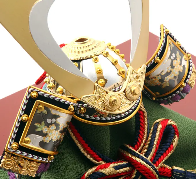 五月人形「金銀鍬形彫金の兜（収納タイプ）（WEB限定）」｜五月人形の