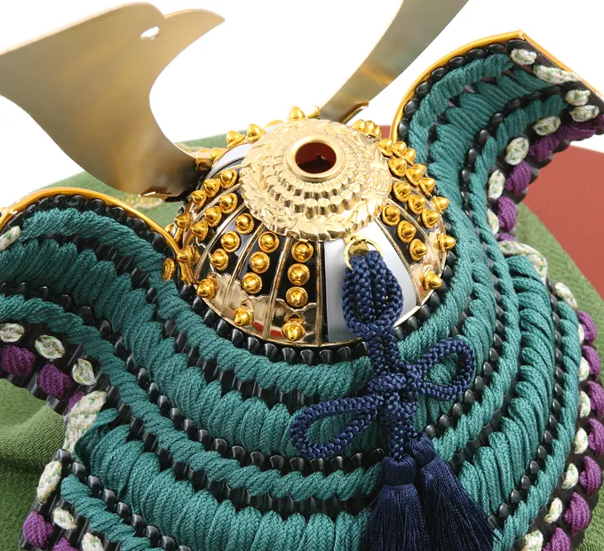 五月人形「金銀鍬形彫金の兜（収納タイプ）（WEB限定）」｜五月人形の