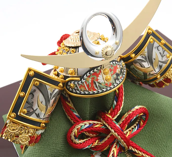 五月人形「極上 上杉謙信の兜（収納タイプ）」｜五月人形の通販 ふらここ