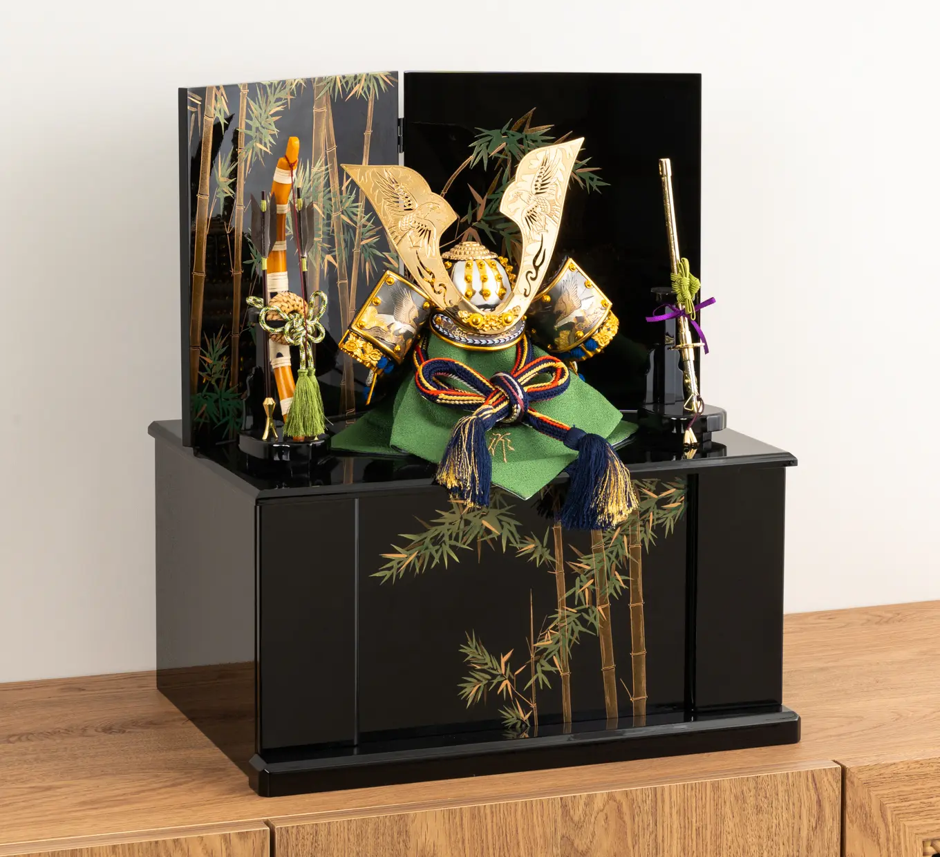 五月人形「透彫飛鷹鍬形の兜（収納タイプ）」｜五月人形の通販 ふらここ