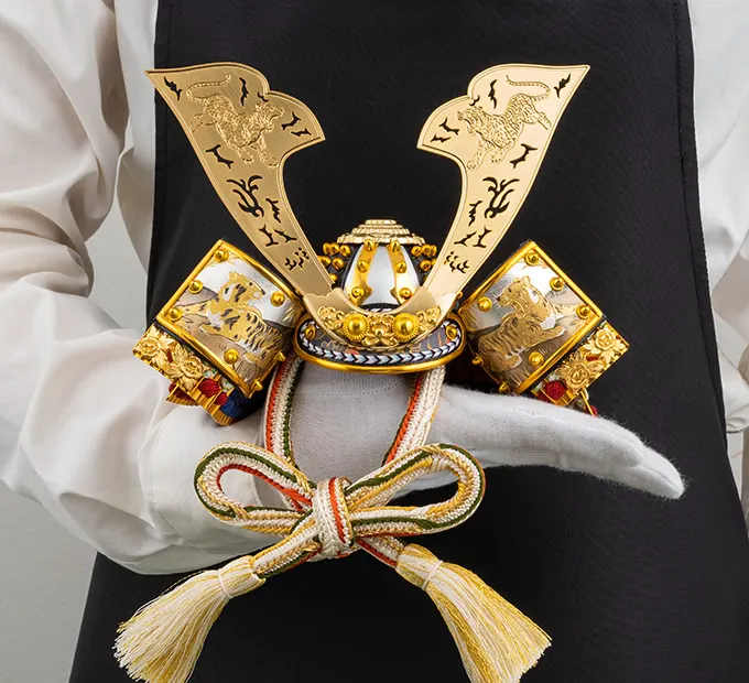 五月人形「透彫火焔に虎鍬形の兜（収納タイプ）」｜五月人形の通販