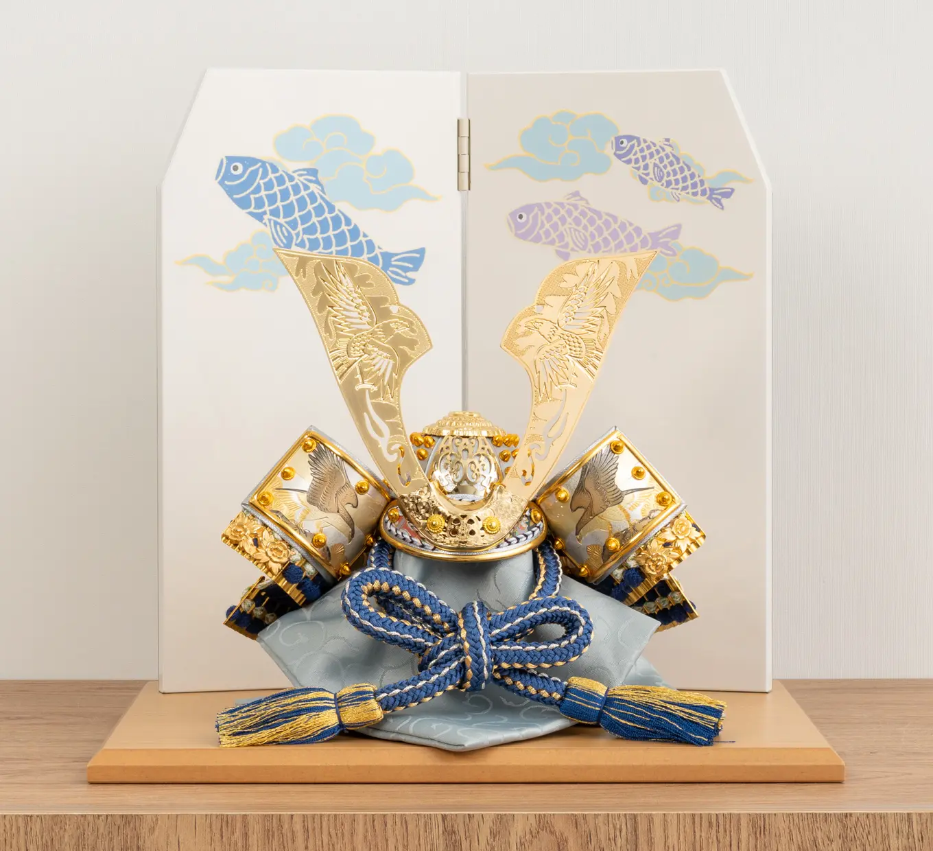 五月人形「青藍に鯉の兜（平飾りタイプ）」｜五月人形の通販 ふらここ