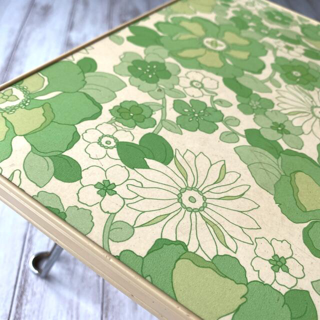 昭和レトロ】小さな花柄テーブル グリーン基調 4本脚折りたたみ式