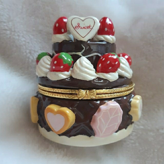 マザーガーデン 陶器 小物入れ 苺 チョコレートケーキの通販 by いちご