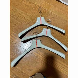PRADA - PRADAハンガーの通販 by aya's shop｜プラダならラクマ