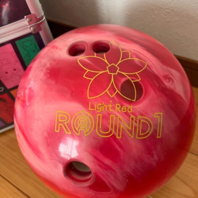ラウンドワン ボウリングボール＆ケースの通販 by てよよん's shop｜ラクマ