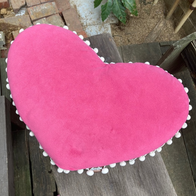 ニトリ - ニトリ ハート クッション リバーシブル ピンク ボンボン