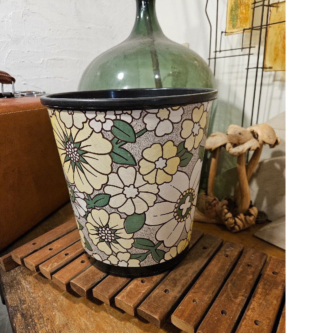 ゴミ箱 花柄 サイケデリック レトロ 昭和レトロ レトロポップの通販 by