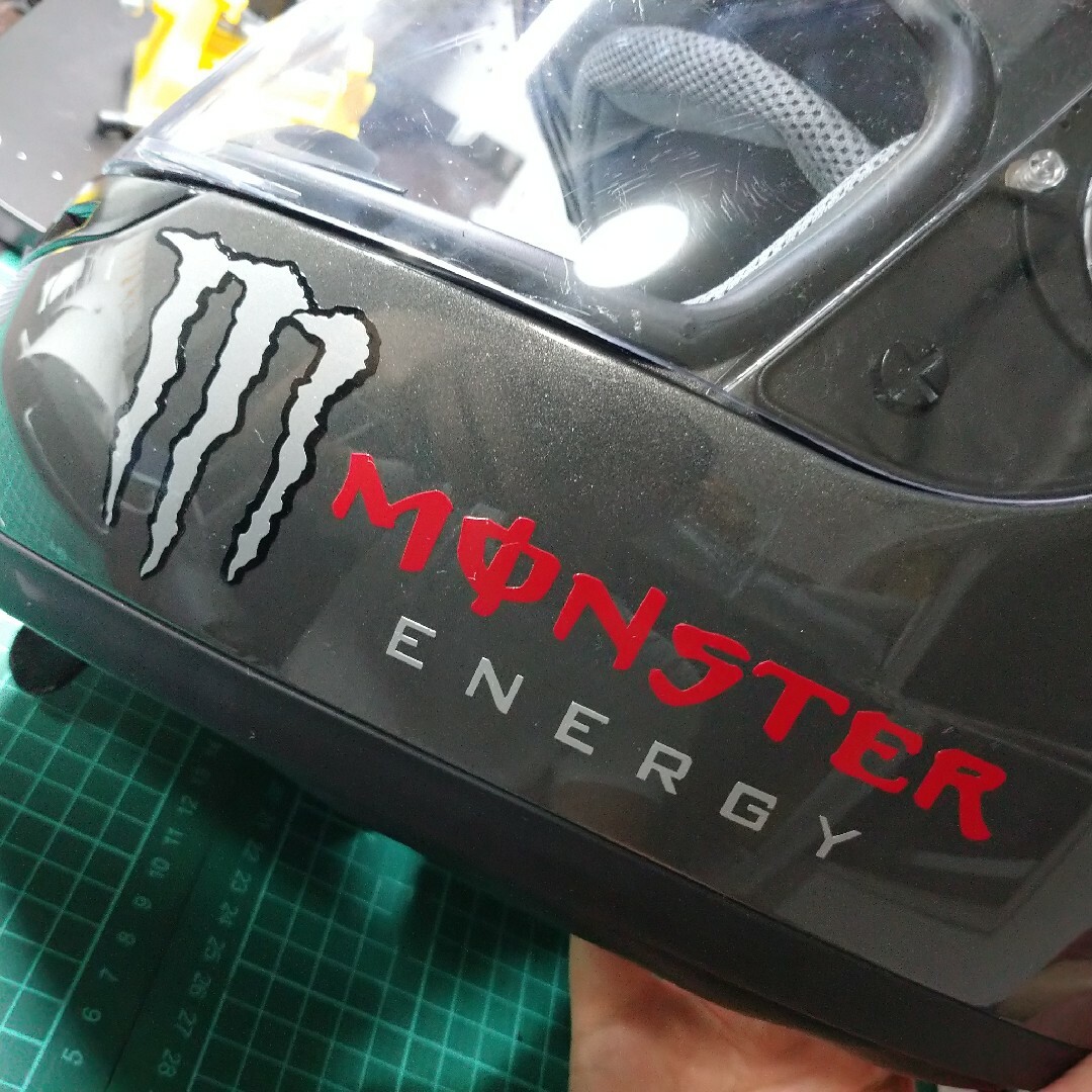 ヘルメット 屋外耐候性 ステッカー サイズ&金銀指定可 モンスター