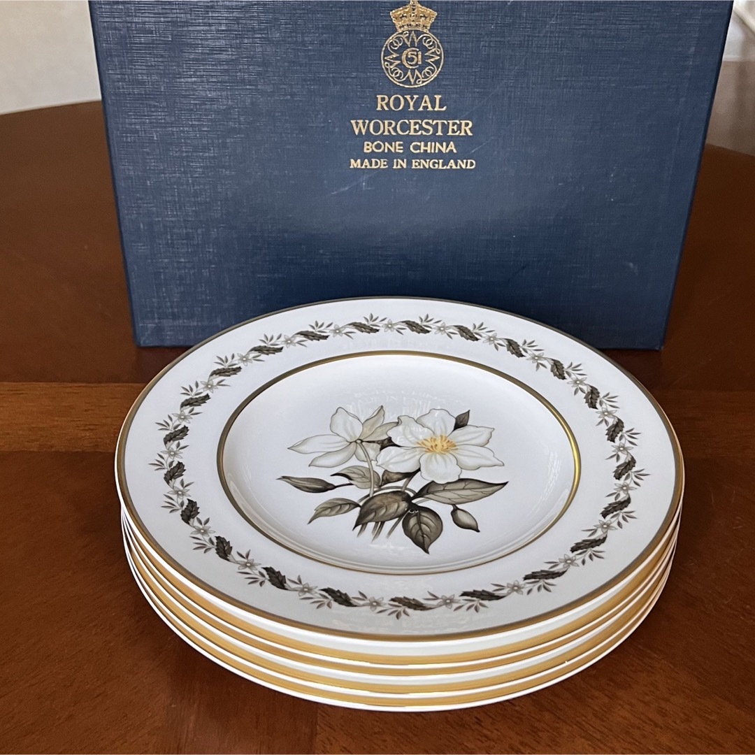 未使用美品】ロイヤルウースター☆白い花シリーズBERNINA☆デザート皿5枚