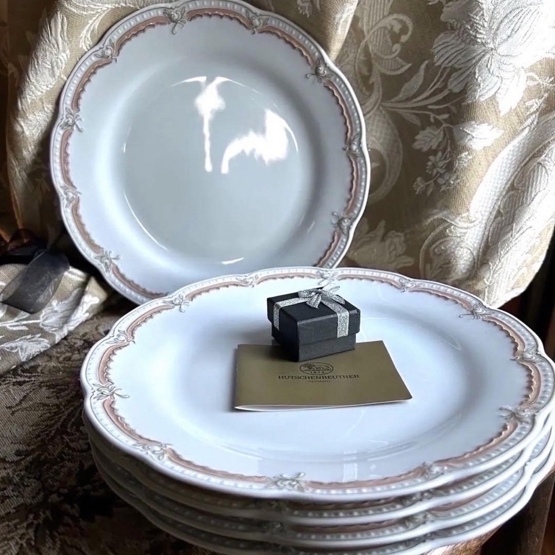 Rosenthal - 淡い光を纏う白磁・レリーフ美──Viktoria Coralle