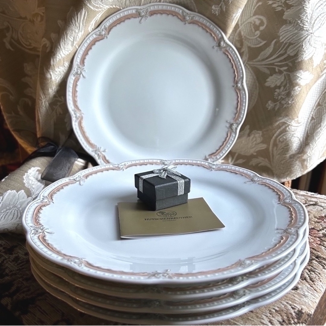 Rosenthal - 淡い光を纏う白磁・レリーフ美──Viktoria Coralle