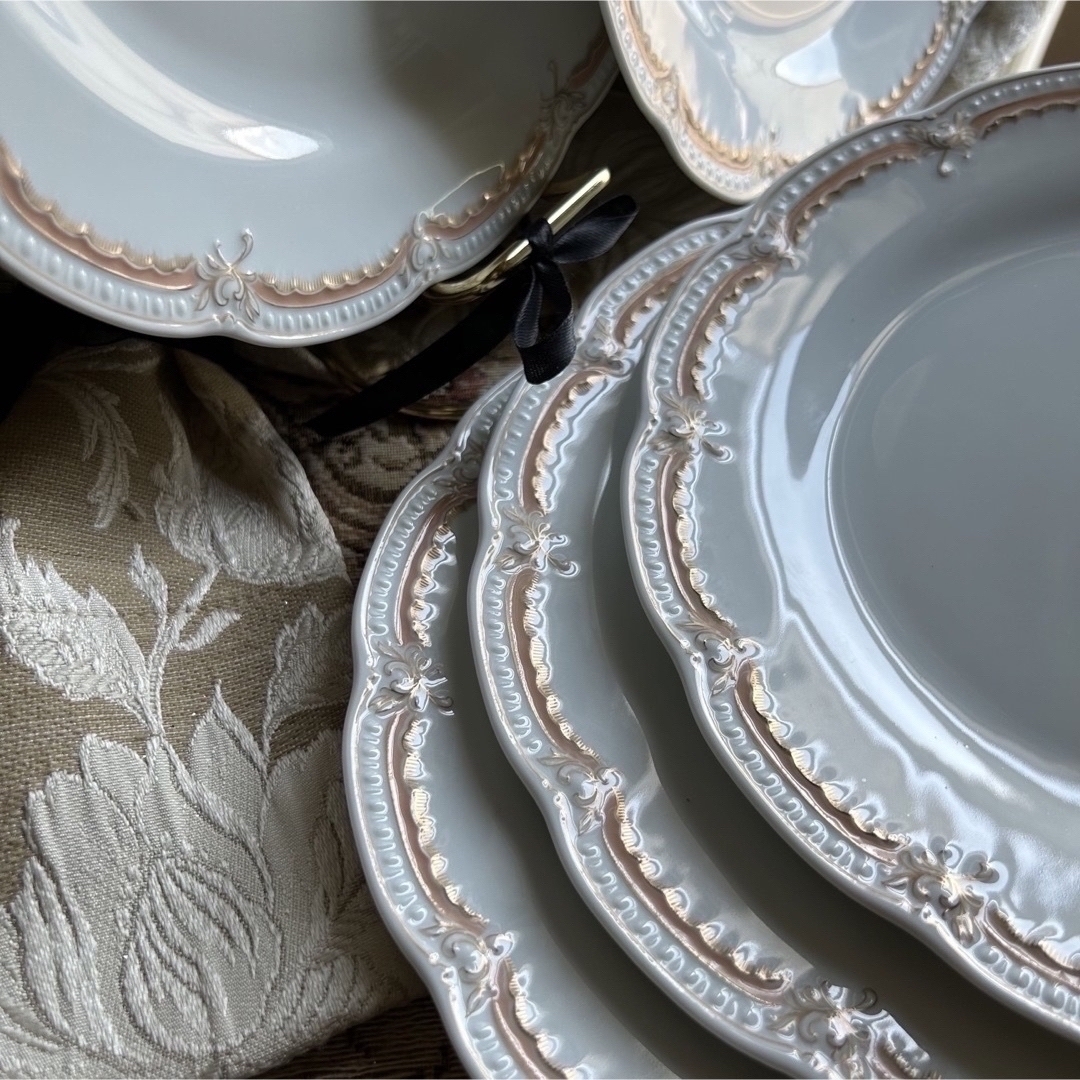 Rosenthal - 淡い光を纏う白磁・レリーフ美──Viktoria Coralle