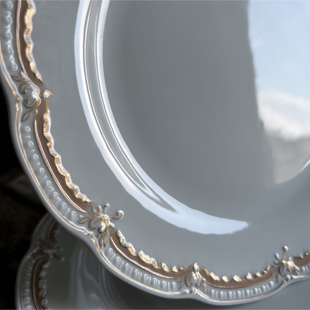 Rosenthal - 淡い光を纏う白磁・レリーフ美──Viktoria Coralle