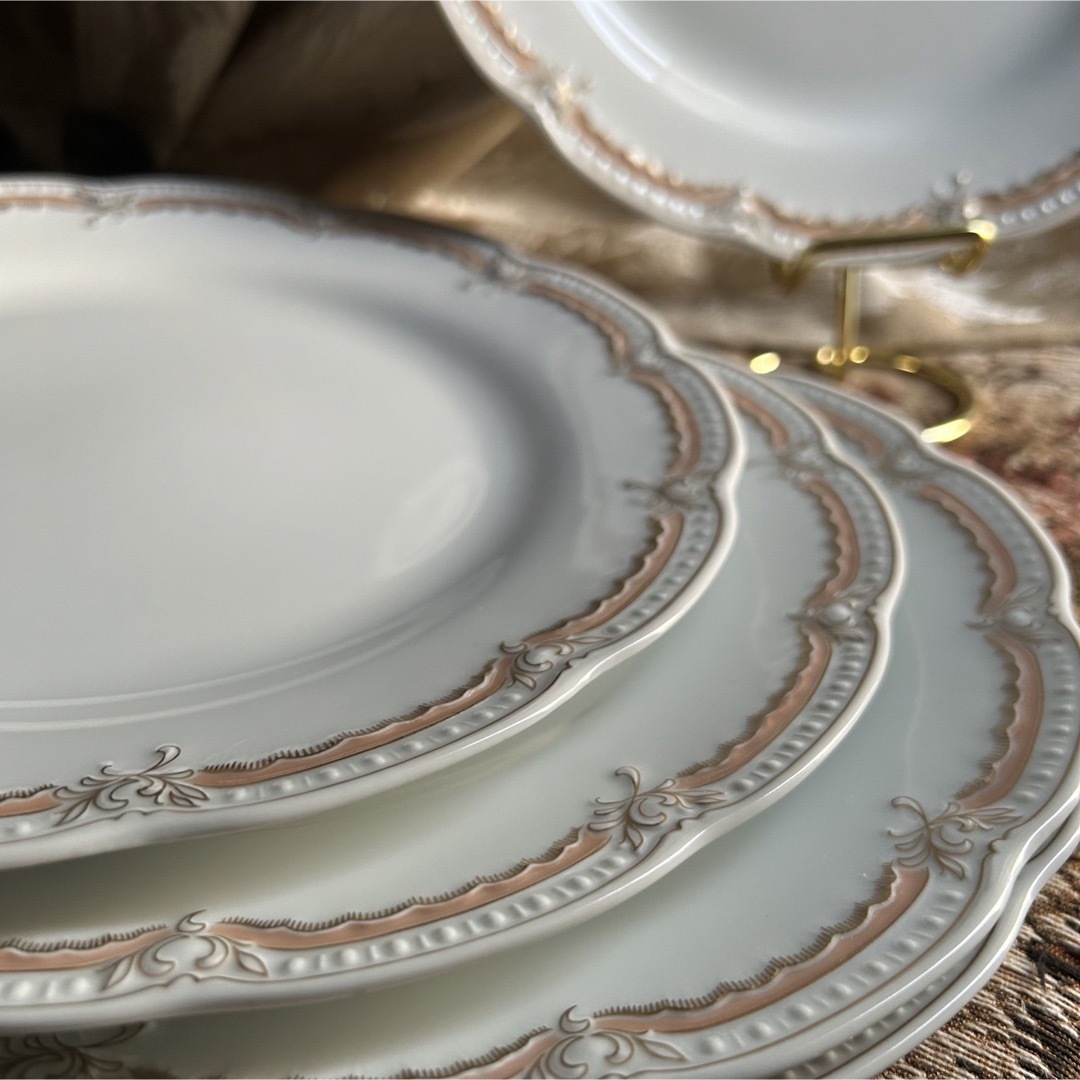 Rosenthal - 淡い光を纏う白磁・レリーフ美──Viktoria Coralle