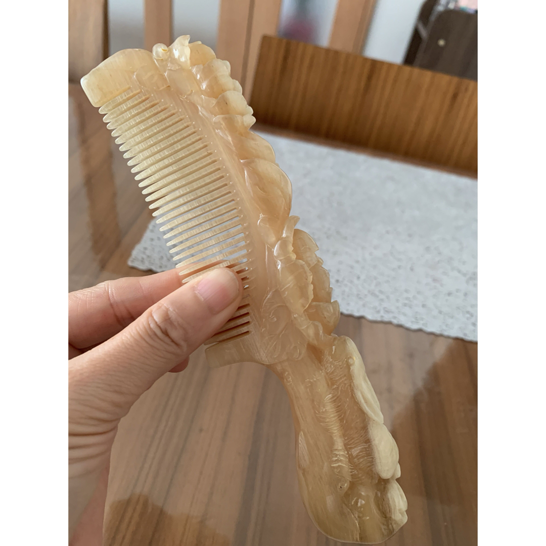 F-154天然 高品質羊角 うさぎフラワー彫り 頭皮マッサージ櫛くし 健康