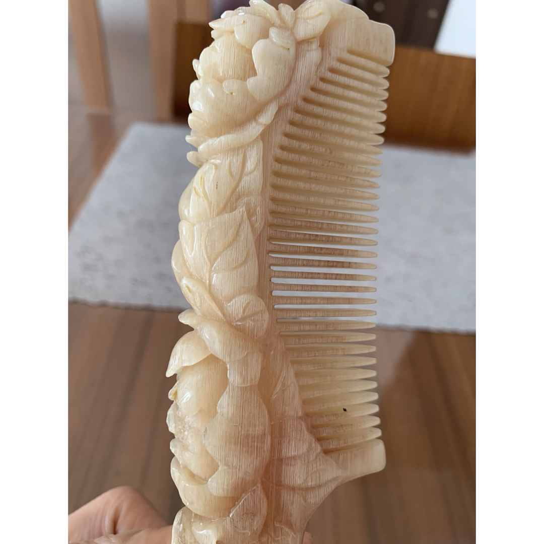 F-154天然 高品質羊角 うさぎフラワー彫り 頭皮マッサージ櫛くし 健康