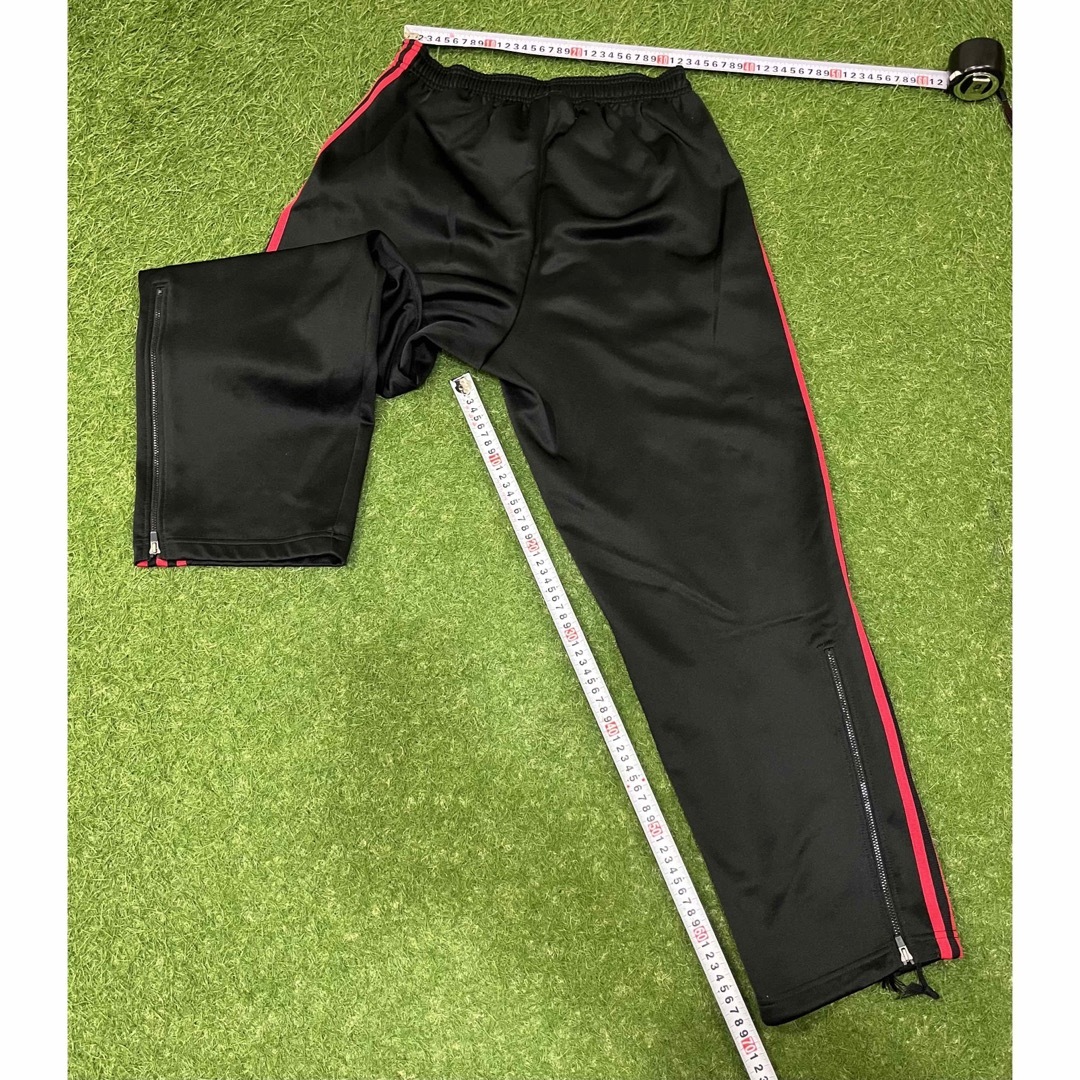 adidas - adidas セットアップ 黒×赤ライン パフォーマンスロゴ 万国旗