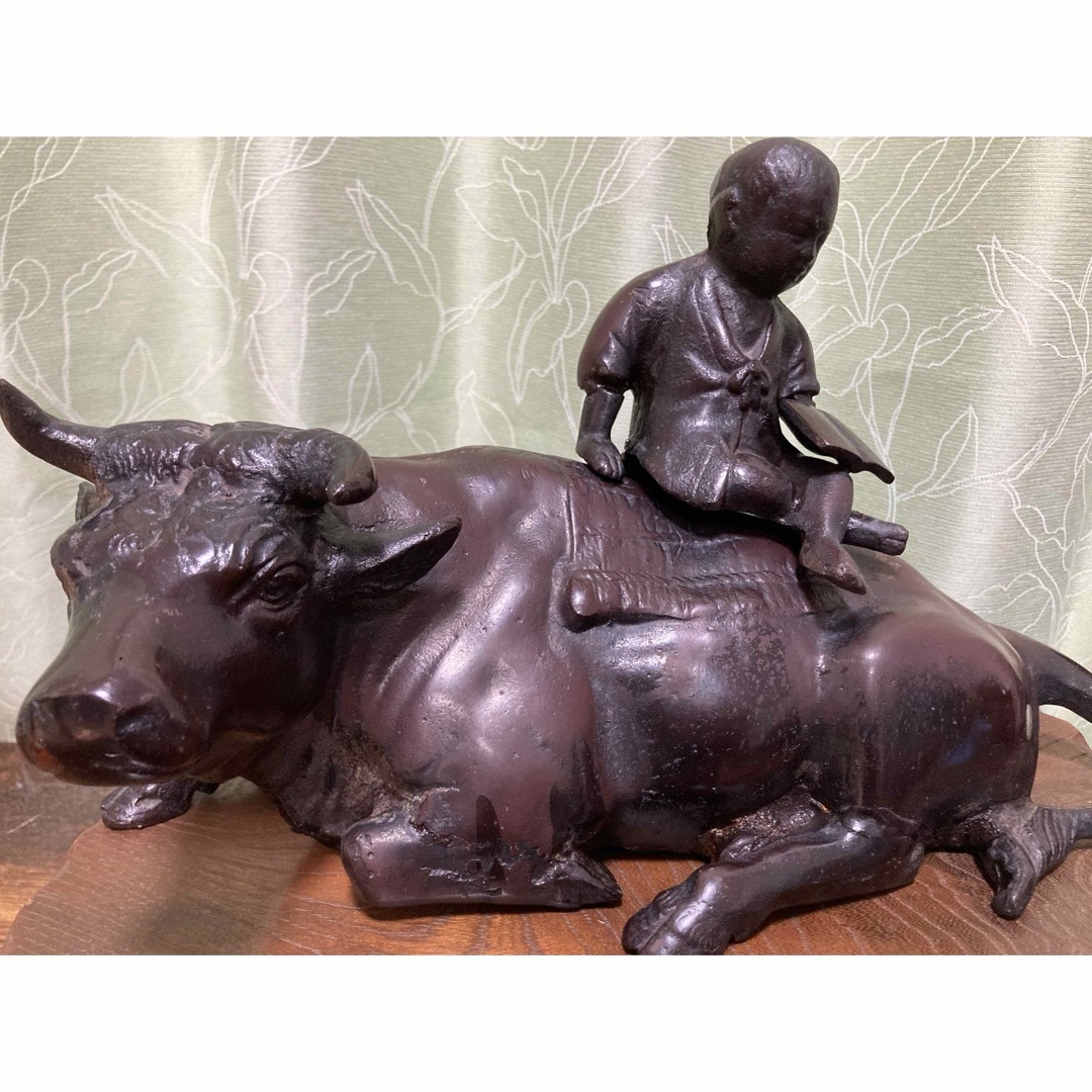 鉄製置物 鋳鉄座牛童子 昭和レトロ 座り牛童子金属工芸オブジェ 玄関