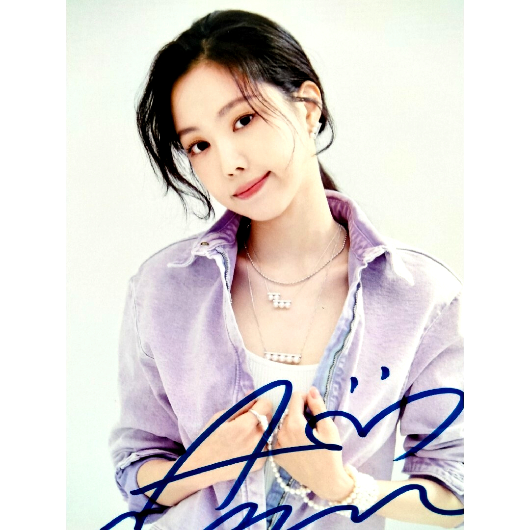 ソン・ナウン直筆サイン入り2Lサイズ写真… Son Na-eun…Apink…の通販 by