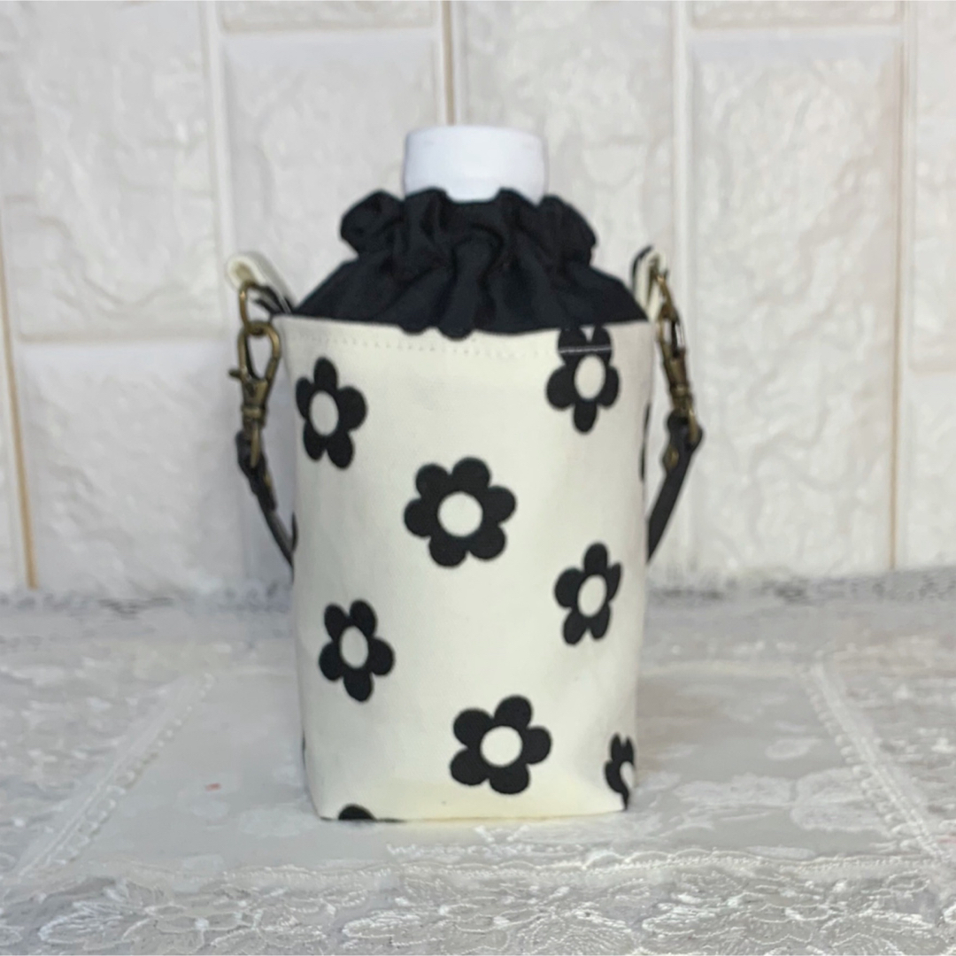 ペットボトルカバーミニ 北欧風花柄/ホワイト＆ブラック✿ handmadeの