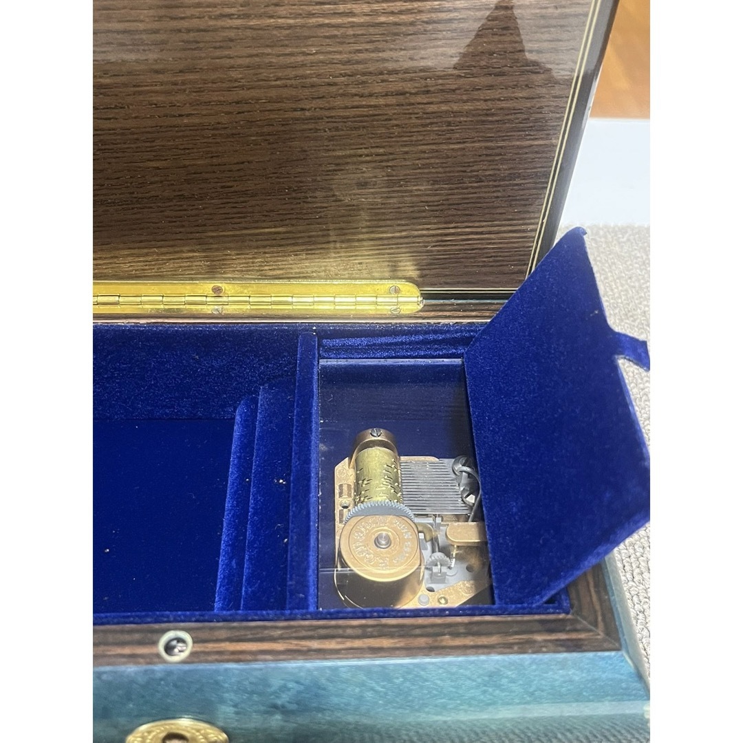 新品】ROMANCE オルゴール 高級 象嵌装飾 ジュエリーボックス 鍵付きの