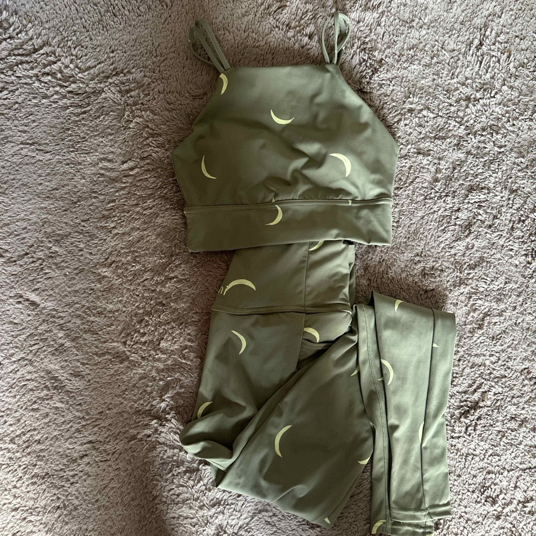 emmi - emmi yoga ⭐︎ ヨガウェア ムーン柄 セットアップの通販 by