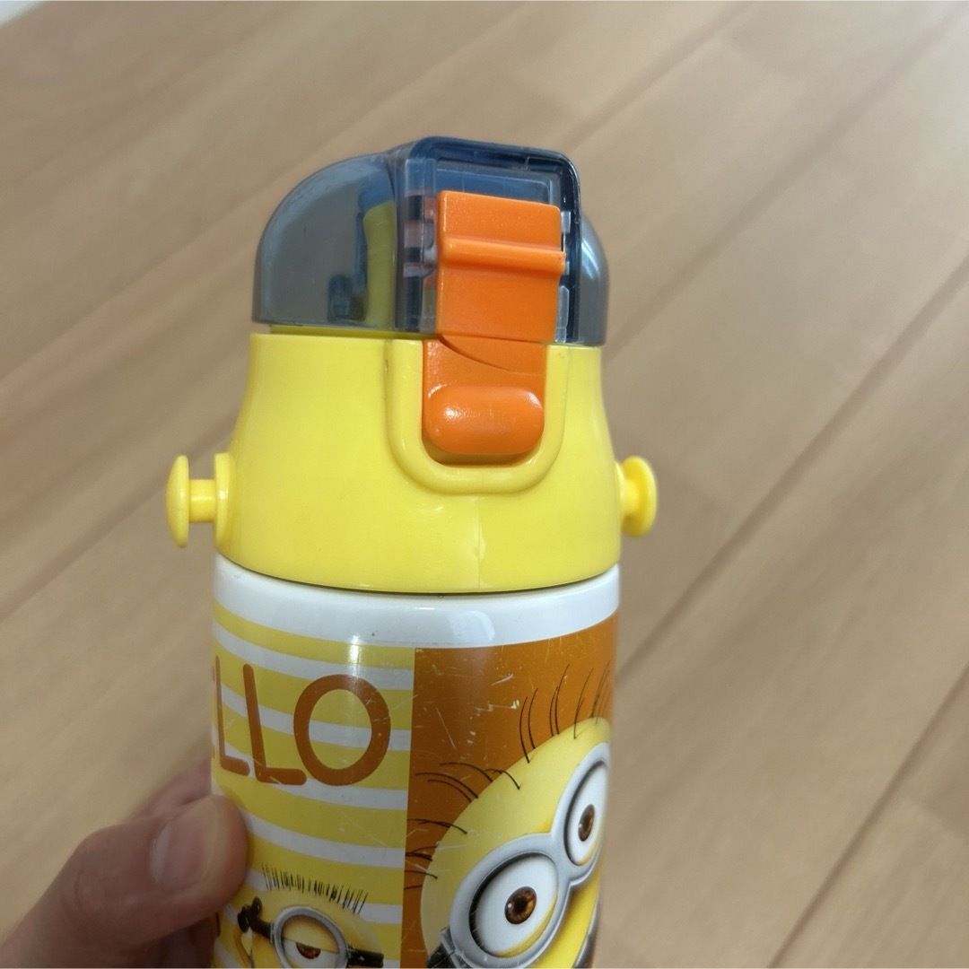 ミニオン - 【ミニオン】水筒 ステンレス 直飲み 580ml 紐付きの通販