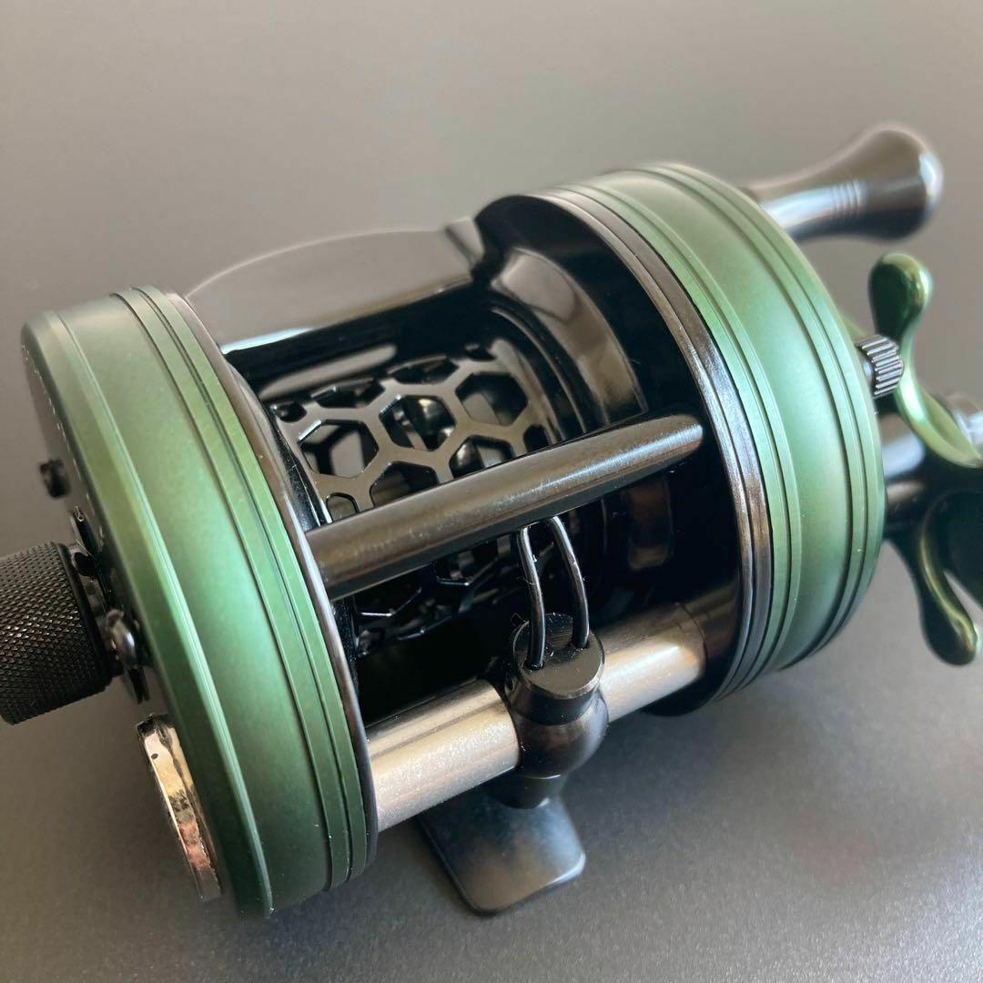 新品】渓流ベイトリール 丸型リール トラウト用 ブラック／グリーンの