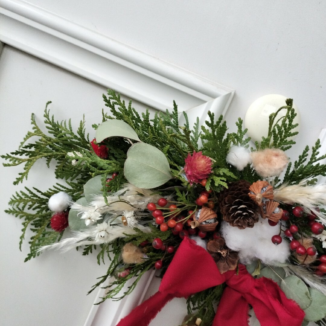 カウベルの優しい音色 赤い実のドライフラワー横長スワッグ クリスマス
